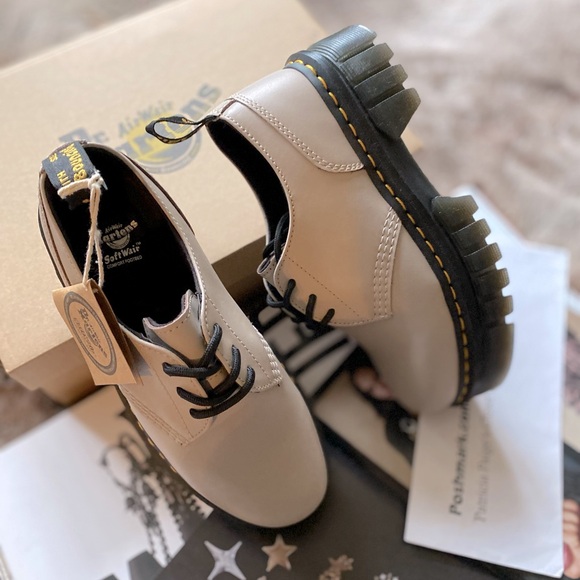 Dr. Martens Audrick 3-Eye Oxford Shoe - Picture 6 of 16